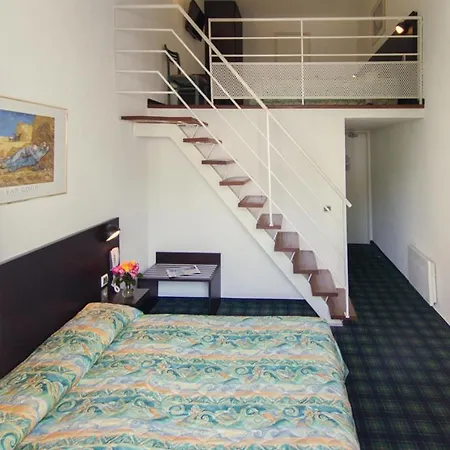 Christ Roi Hotel Lourdes