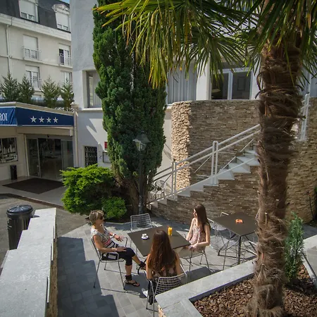 Christ Roi Hotel Lourdes