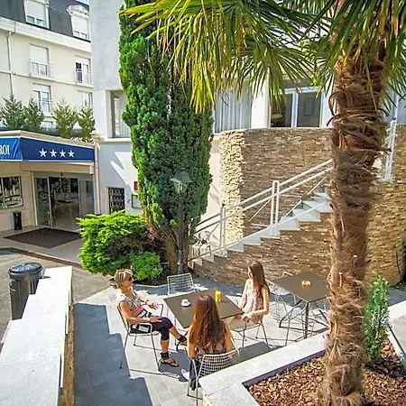 Christ Roi Hotel Lourdes