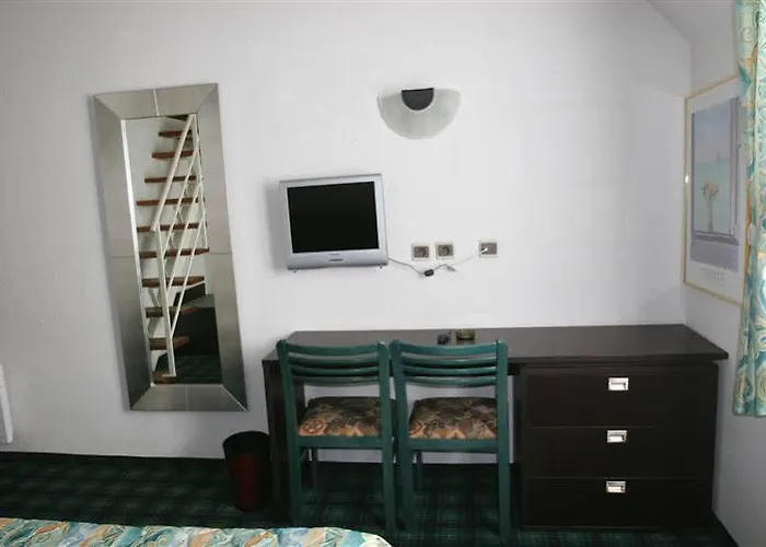 Christ Roi Hotel Lourdes