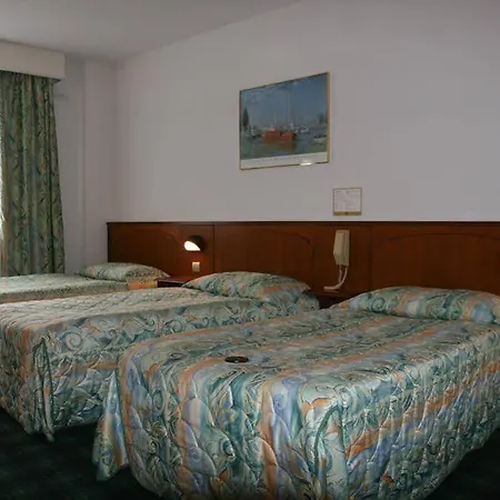 Christ Roi Hotel Lourdes